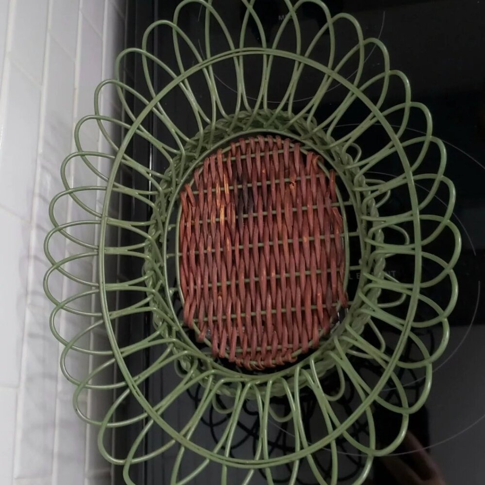 Vintage Wire Woven Wicker Fruit Bread Basket Kitchen Green Metal Farmhouse MCM - Picture 3 of 10